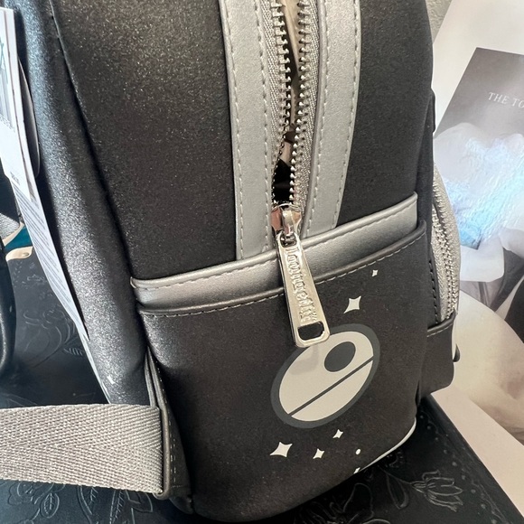 Grogu & Mandalorian Glow in the Dark Loungefly - Picture 5 of 14